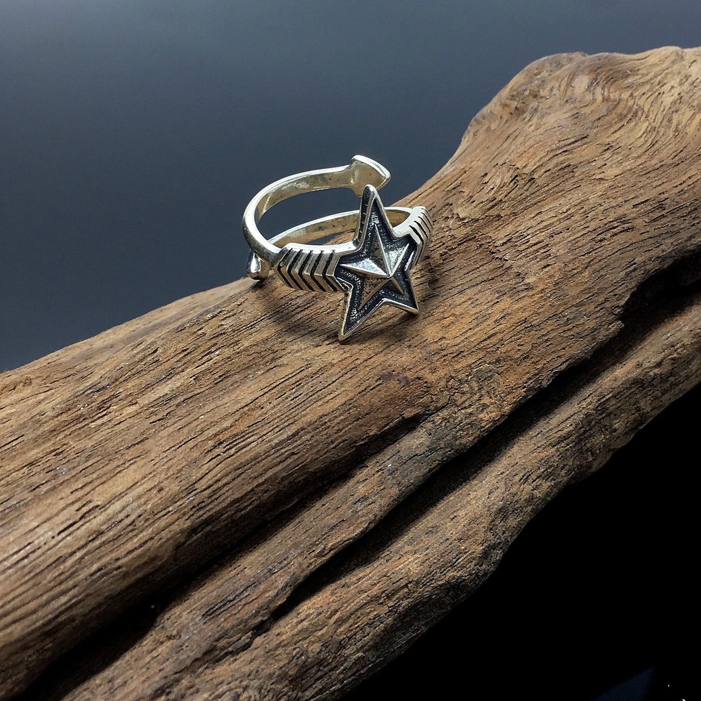 Double Arrow Star Opening Ring
