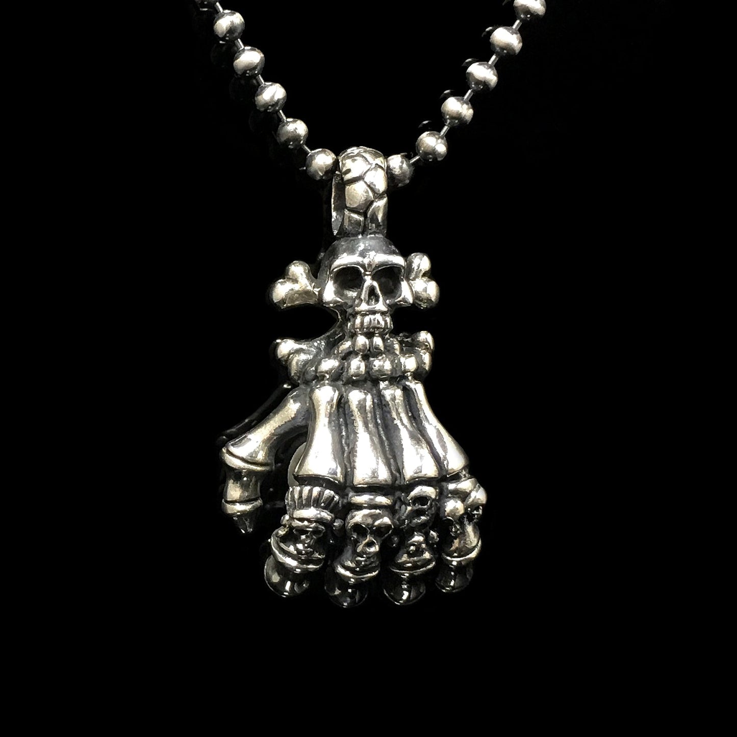 Retro 925 Sterling Silver Skull Hands Pendant