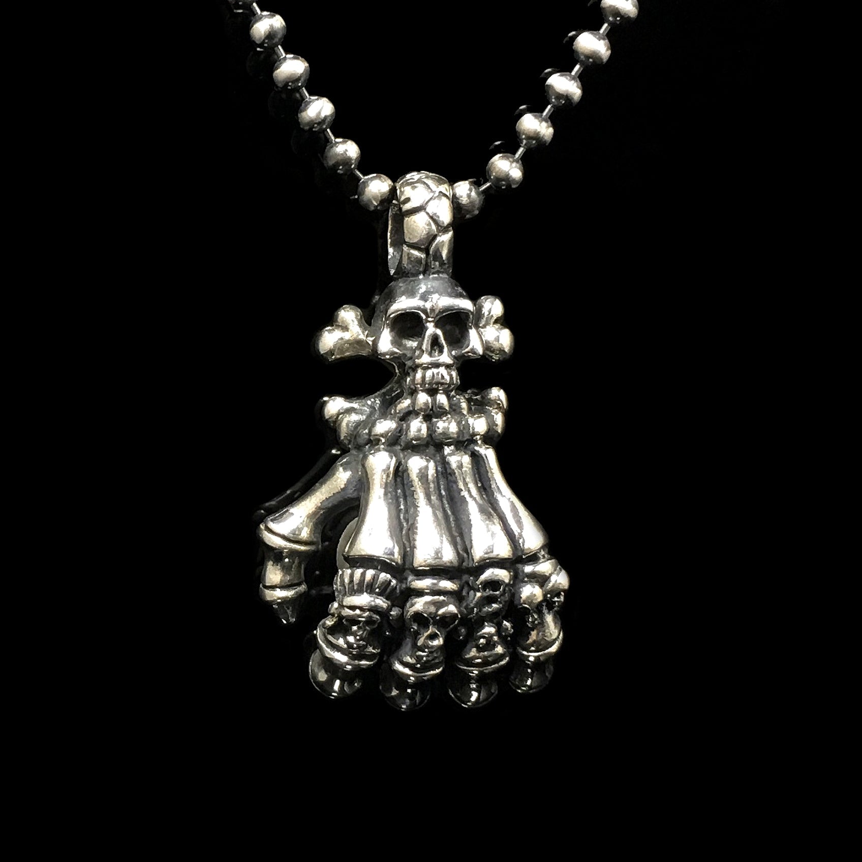Retro 925 Sterling Silver Skull Hands Pendant